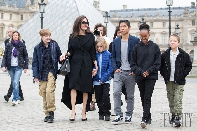 Ako správna mama si Angelina Jolie vyčlenila aj jeden deň, ktorý strávila so svojimi ratolesťami