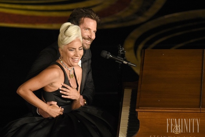 Bradley Cooper bol dlho spájaný s kolegyňou Lady Gagou