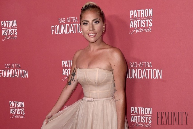Čím viac Lady Gaga v tvorbe odhaľuje zo svojej duše, o to menej mejkapu a šialených kostýmov potrebuje