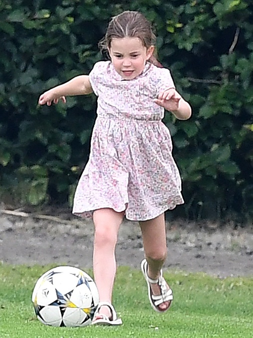 Princezná Charlotte je vášnivá hráčka futbalu