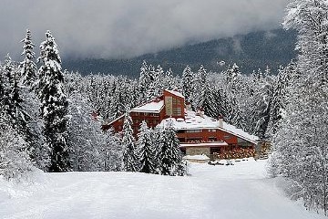 Luxusný hotel Yastrebets v Bulharsku.