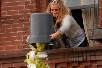 Cameron Diaz vo filme Annie