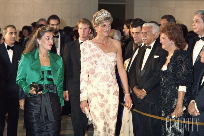 Obľúbenosť, ktorej dosiahla v kráľovskej rodine práve princezná Diana, za ktorou plakal po jej smrti takmer celý svet, bola obrovská. 