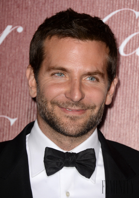 39-ročný Bradley Cooper je v rebríčkoch najsexi mužov na prvej priečke, no stále žije s matkou