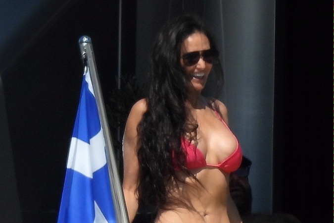 Demi Moore sa aj pred 60-tkou hrdí štíhlou líniou