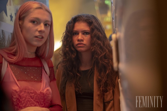 Hunter Schafer spolu s kolegyňou Zendayou v seriáli Euphoria z produkcie HBO