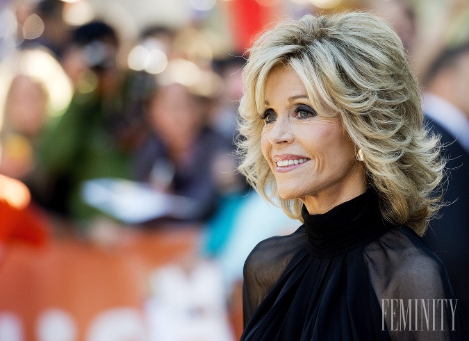 Jane Fonda vyzerá vo svojom veku obdivuhodne a to jej siaha na osemdesiatku