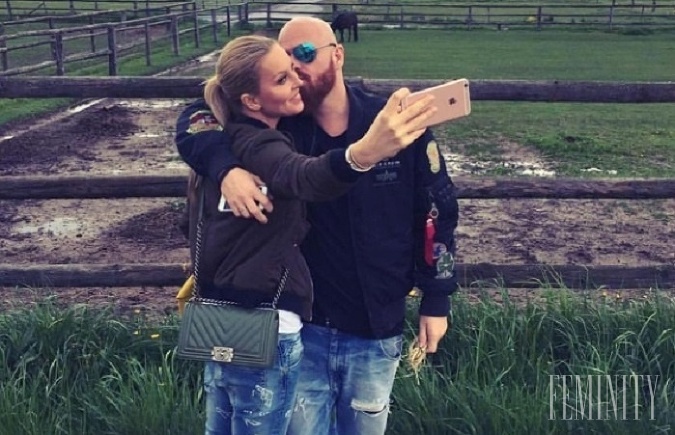 Simona Krainová sa s Karolom zoznámila na letisku