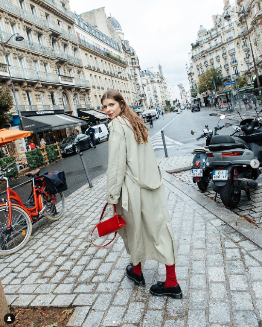 Z outfitov Emy Müller dýcha Paríž