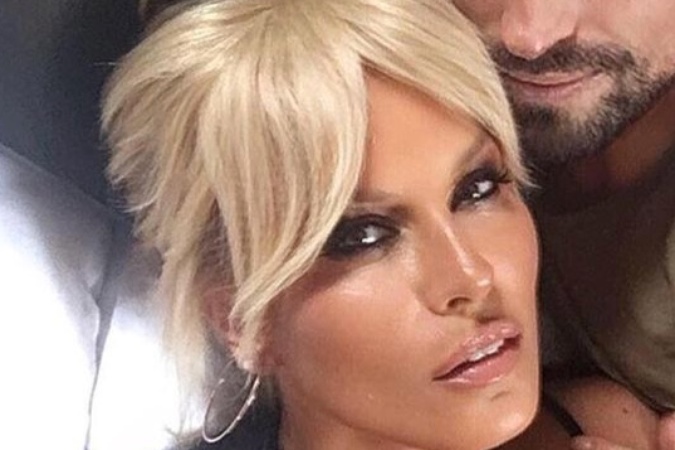 Modelke Simone Krainovej pasuje aj ofina, ktorú bežne nenosí
