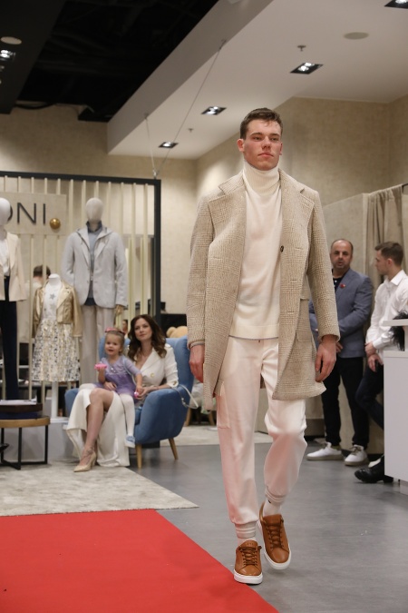 Fashion show pri príležitosti otvorenia novej značkovej predajne Pasoni v Bratislave