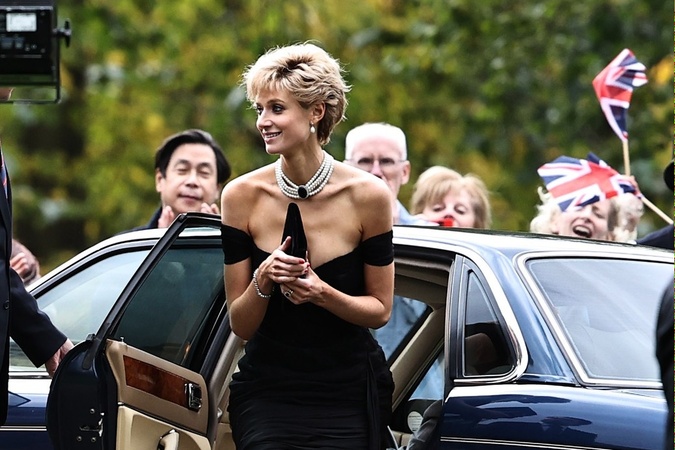 "Šaty pomsty" neboli vhodným decentným oblečením pre princeznú, Diana si ich obliekla práve na vzdor proti kráľovským zvyklostiam