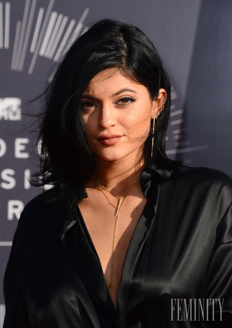 Kylie Jenner si podľa všetkého nechala zväčšiť pery a zdvihnúť obočie