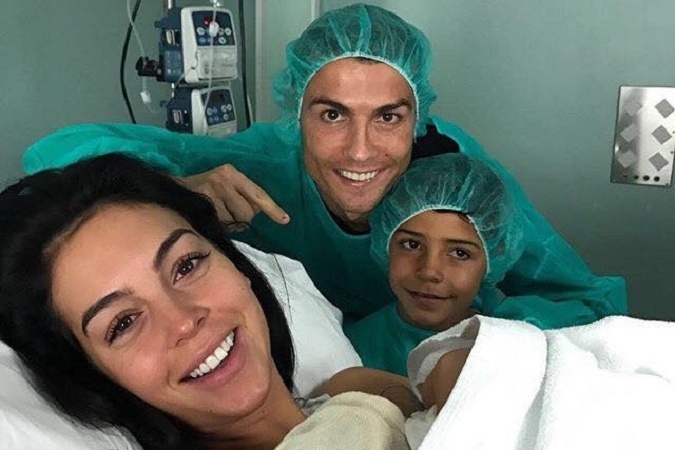 Futbalista Cristiano Ronaldo sa stal štvornásobným otcom