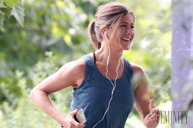 Tréner Jennifer Aniston prezradil, vďaka akým cvičeniam si udržuje hornú časť tela takú vypracovanú