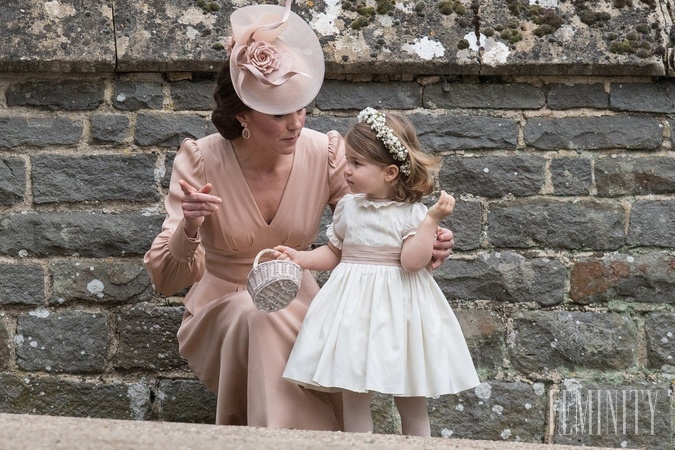Kráľovnej Alžbete vyrastá pred očami verná kópia: Princezná Charlotte sa na ňu každým dňom podobá stále viac