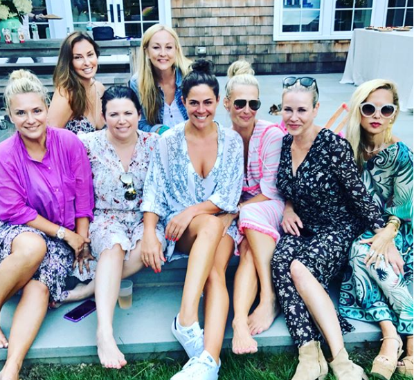 Byť matkou troch detí je náročné. Aj preto s modelka Molly Sims vždy nájde čas na priateľky
