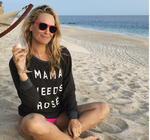 Každá mama troch detí by si občas zaslúžila takýto pokoj a oddych ako prežíva modelka Molly Sims