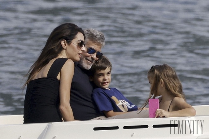 Amal Clooney prezradila, prečo berie svojim návštevám mobily z rúk hneď po príchode k nim domov. 