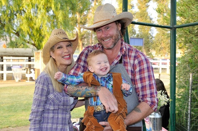 Seriálová herečka Tori Spelling sa v televízii neustále strápňuje spolu s manželom Deanom