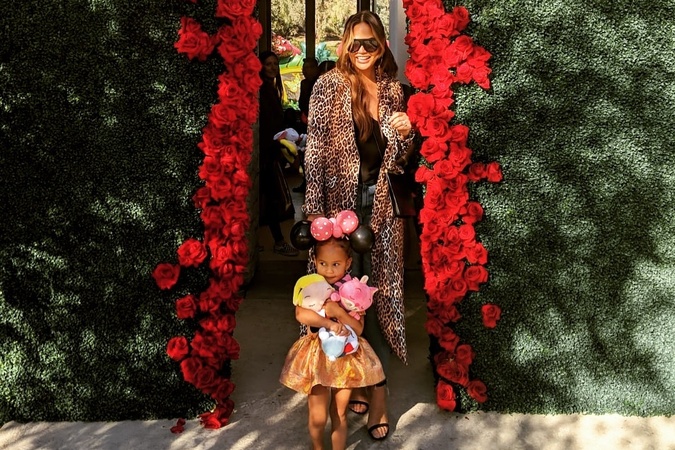 Pre modelku Chrissy Teigen nie je Valentín už len dňom lásky, ktorý môže zdieľať so svojim partnerom