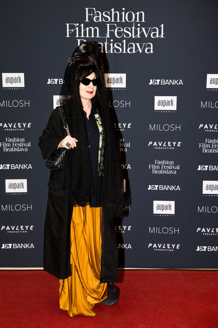 Módna kritička Diane Pernet, ktorá prišla osobne otvoriť festival