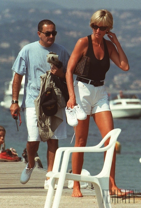 ŹŽadny hollywoodsky herec, napokon dala princezná Diana prednosť inému mužovi, po ktorého boku nakoniec tragicky zahynula.
ŹŽadny hollywoodsky herec, napokon dala princezná Diana prednosť inému mužovi, po ktorého boku nakoniec tragicky zahynula.