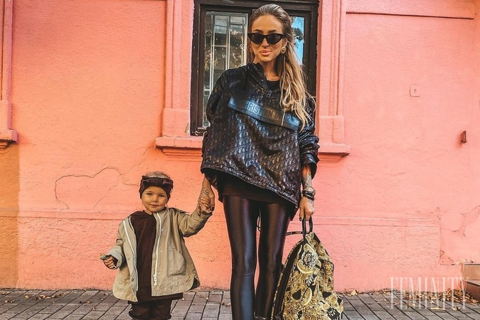 Maličké dievčatko má štýl jednoducho v génoch po svojej mamine