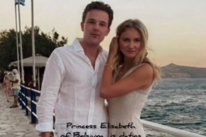 Na internete sa objavila virálna fotografia belgickej princeznej Elisabeth s princom Georgeom z Lichtenštajnska pri mori.