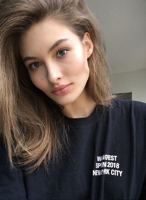 Grace Elizabeth sa vypracovala na modelku, ktorá má na instagrame svoj vlastný kult uctievateľov a nasledovateľov v počte viac než 450 tisíc Grace Elizabeth sa vypracovala na modelku, ktorá má na instagrame svoj vlastný kult uctievateľov a nasledovateľov v počte viac než 450 tisíc