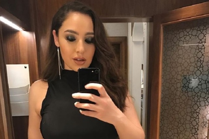Počet instagramových fanúšikov plus size modelky, Jady Sezer, je už teraz veľký a stále rastie