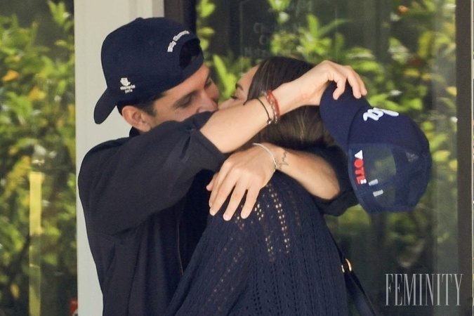 Jessica Alba bola nedávno prichytená paparazzmi pri vášnivých bozkoch s hercom známym z filmu Top Gun, Dannym Ramirezom.