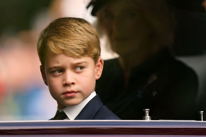 Princ George rastie ako z vody