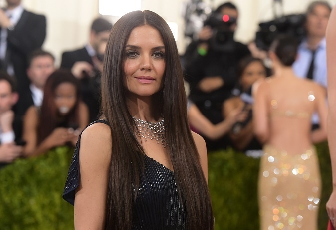 Hoci bolo v Hollywoode verejným tajomstvom, že krásna bývalá manželka Toma Cruisa, Katie, opäť našla lásku, nikdy sa jej dvaja hlavní aktéri k nej nehlásili verejne