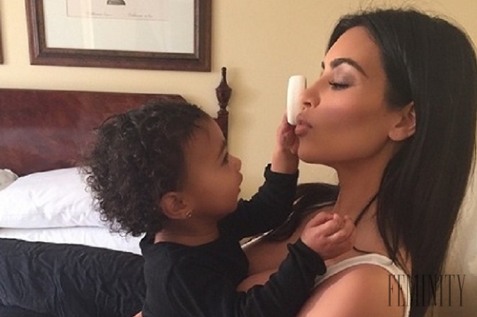 Krásou posadnutá Kim Kardashian svoju dcéru nešetrí