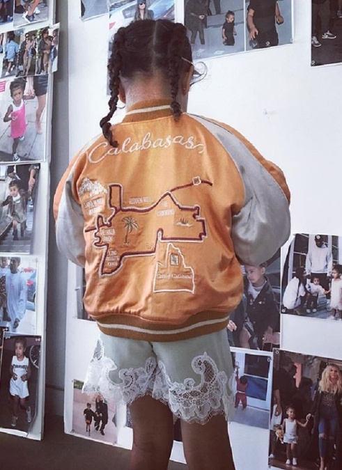 North West je pre svoju mamu Kim aj modelkou jej vlastnej módnej značky Kids Supply