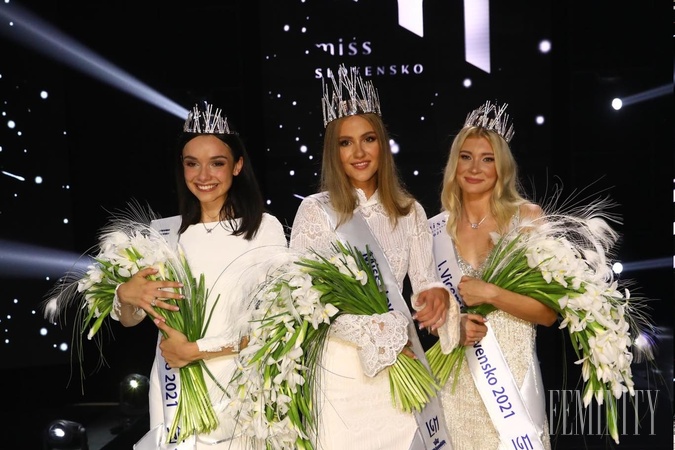 Miss Slovensko 2021 ovládli tieto tri najkrajšie Slovenky: Sophia Hrivňáková (v strede), II. vicemiss Slovensko 2021 Jana Vozárová I. vicemiss Slovensko 2021 Sylvia Šulíková