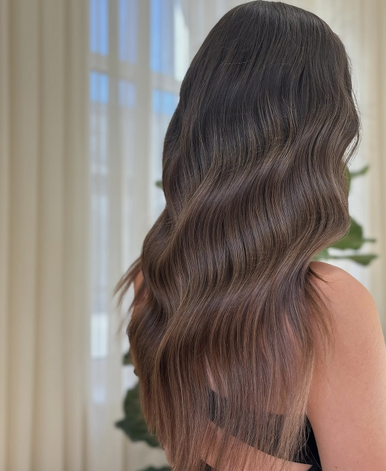 Farby, ktoré dominujú tejto sezóne, sú moccha mousse brunette a golden beige blond