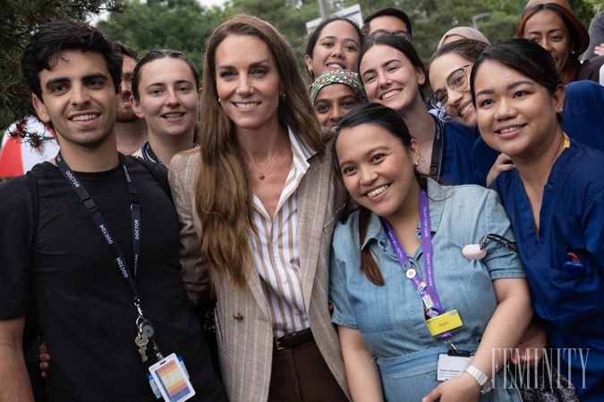 Kate ukazuje, že byť princeznou dnes znamená niečo úplne iné než za čias Diany
