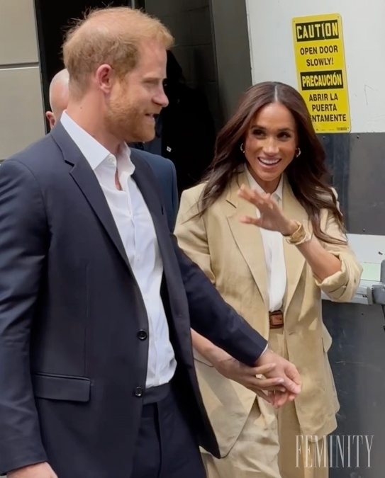 Keď sa princ Harry zamiloval do americkej herečky Meghan Markle, málokto tušil, že tento vzťah spôsobí zemetrasenie v britskej monarchii Keď sa princ Harry zamiloval do americkej herečky Meghan Markle, málokto tušil, že tento vzťah spôsobí zemetrasenie v britskej monarchii