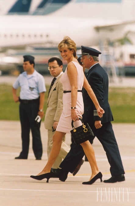 Po tom, čo ju Lady Di dostala od francúzskej prvej dámy, Bernadette Chirac, jej predaj raketovo vzrástol Po tom, čo ju Lady Di dostala od francúzskej prvej dámy, Bernadette Chirac, jej predaj raketovo vzrástol