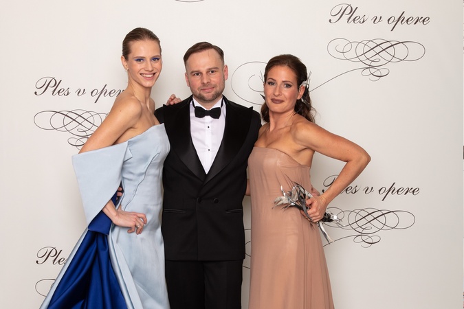 Módny návrhár Marcel Holubec W. a jeho klientky, medzi nimi aj modelka Alexandra Gachulincová
