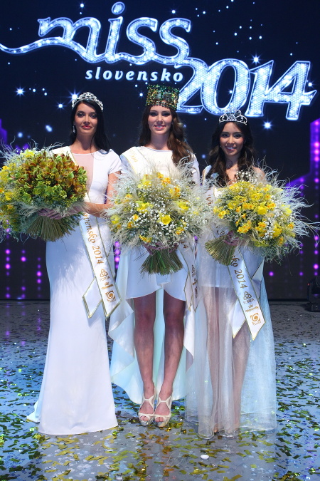 Trojica najkrajších žien Slovenska. Zľava 1. vicemiss Lucia Semanková, Miss Slovensko Laura Longauerová a 2. vicemiss Michaela Nguyenová