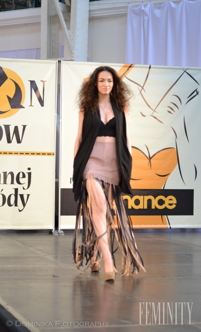 Zbierka oblečenia v spolupráci so Slovak Fashion Council prešitá mladými dizajnérmi zo Školy úžitkového výtvarníctva Josefa Vydru Zbierka oblečenia v spolupráci so Slovak Fashion Council prešitá mladými dizajnérmi zo Školy úžitkového výtvarníctva Josefa Vydru