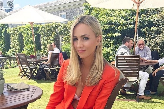 Treba uznať, že Carmen rozhodne pôvab nechýba