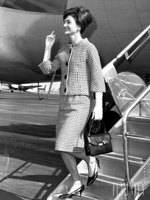 Na bývalú prvú dámu Ameriky, Jackie Kennedy, Buckinghamský palác dojem neurobil, no to ani samotná kráľovná. 