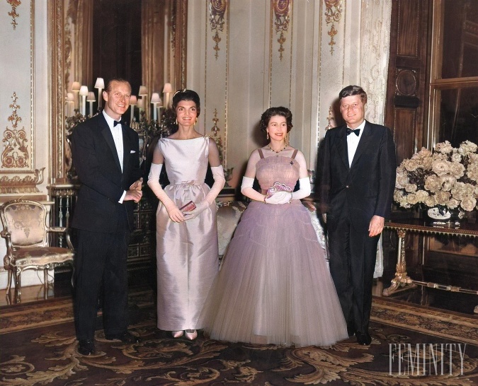 V roku 1961 sa John F. Kennedy s manželkou Jackie stretli s kráľovnou Alžbetou II. a princom Philipom počas ich európskeho turné.