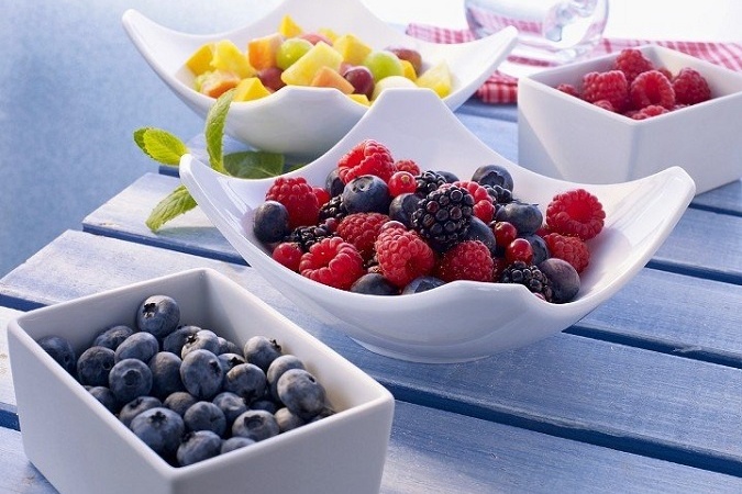 Svoju pozornosť by sme mali radšej zamerať na silu prírody a jej „produkty“ bohaté na antioxidanty, ktoré pomáhajú predchádzať poškodeniu bunie