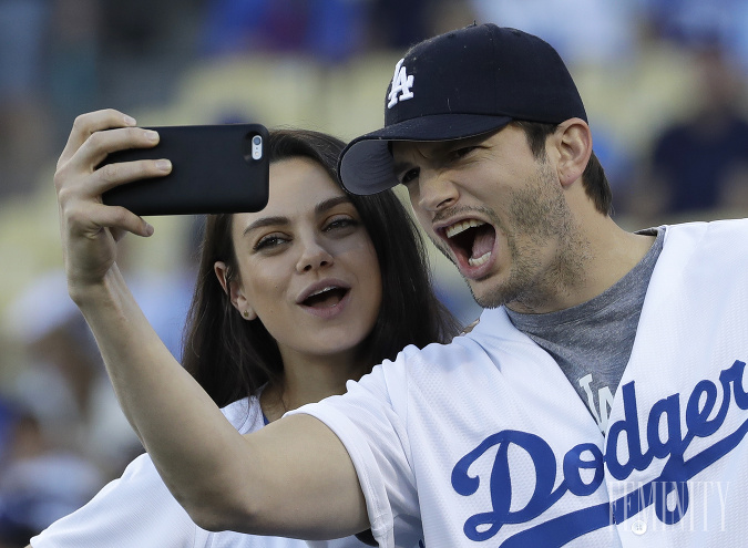 Herečka Mila Kunis a herec Ashton Kutcher