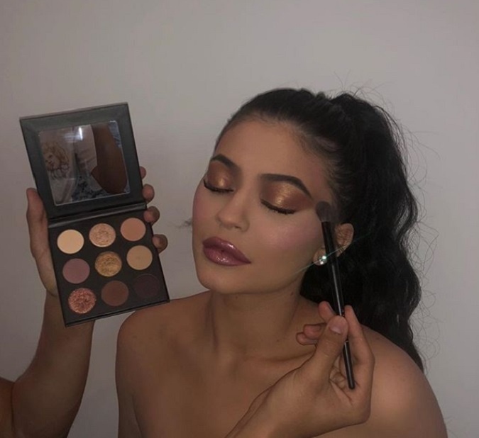 Za titul najmladšej miliardárky vďačí Kylie Jenner svojej dobre prosperujúcej kozmetickej značke, Kylie Cosmetics